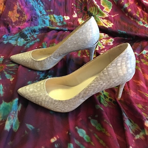 2-1/2” Neutral, Snakeskin-like - Never worn - Picture 7 of 8